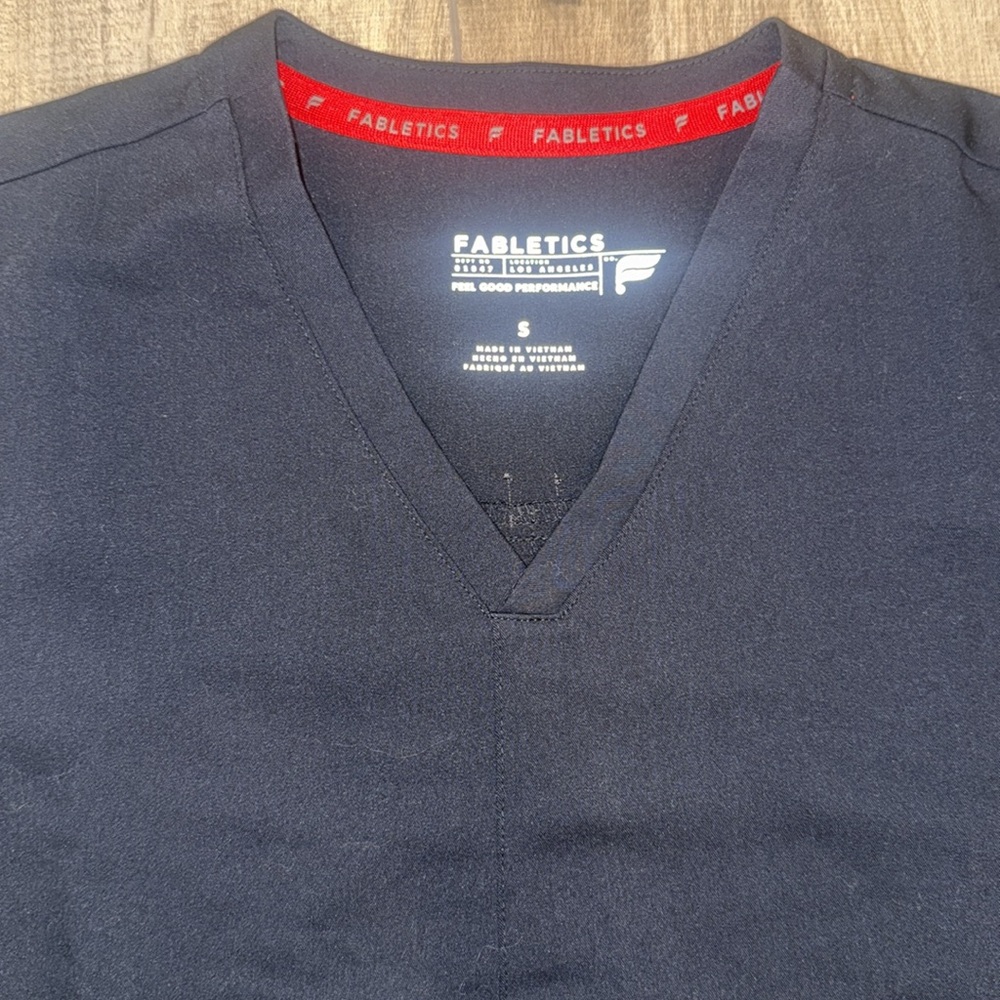 Fabletics Method 2-Pocket Scrub Top - Picture 7 of 10